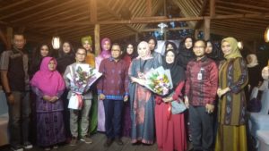 BI Perkenalkan Tenun Masalili Melalui Fashion Show