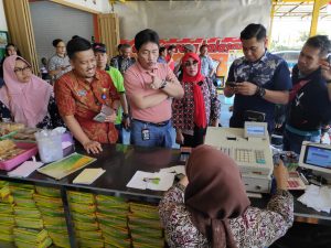 KPK Bersama Pemkot Kendari Sidak Beberapa Rumah Makan dan Hotel di Kota Kendari