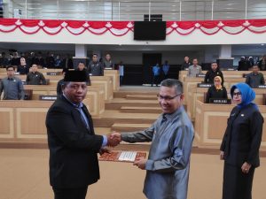 Pemkot Kendari Serahkan Dokumen KUA-PPAS APBD 2020 ke DPRD