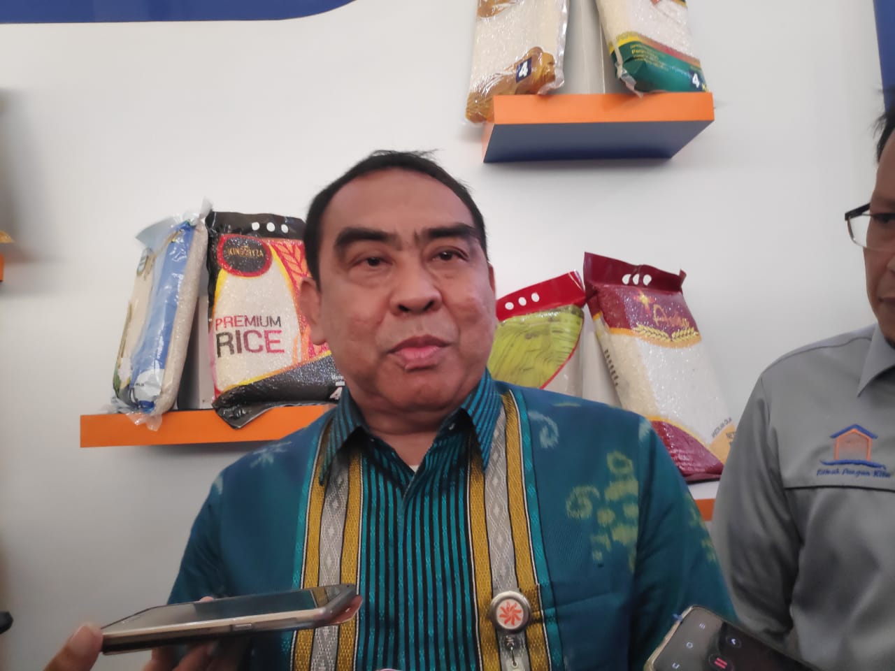 Direktur Komersil Perum Bulog, Mansyur