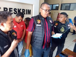 Temukan Dompet di Jalan, Pasutri di Kendari Habiskan Isi ATM Pemilik Dompet