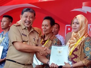 Sukseskan Program PTSL, Pemprov Sultra Serahkan 1000 Sertifikat Tanah