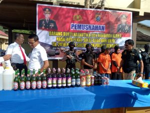Polda Sultra Musnahkan Stengah Kilo Sabu-sabu dan Ratusan Botol Miras Hasil Operasi Pekat