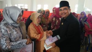 26 Tokoh Inspirasi Wanita Buton Utara Raih Penghargaan di Hari Ibu