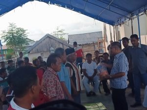 Pemkab Butur Serahkan Bantuan Alat Tangkap Ikan di Kampung Bajo