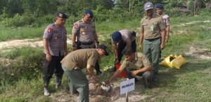 Lestarikan Lingkungan, Sat Brimob Polda Sultra Tanam 1000 Pohon