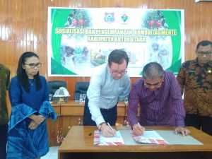 Dilirik Eksportir Asing, Pemda Butur dan Kemendes RI Teken MoU Pengembangan Komoditas Kacang Mete