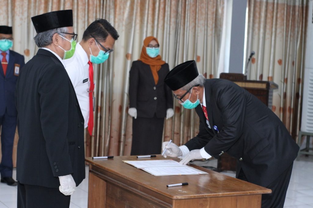 Syahruddin Lantik Kabid Pengendalian Penduduk BKKBN Sultra