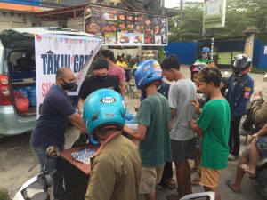 PT Askrindo Berbagi Takjil Dan Paket Sembako Kepada Masyarakat