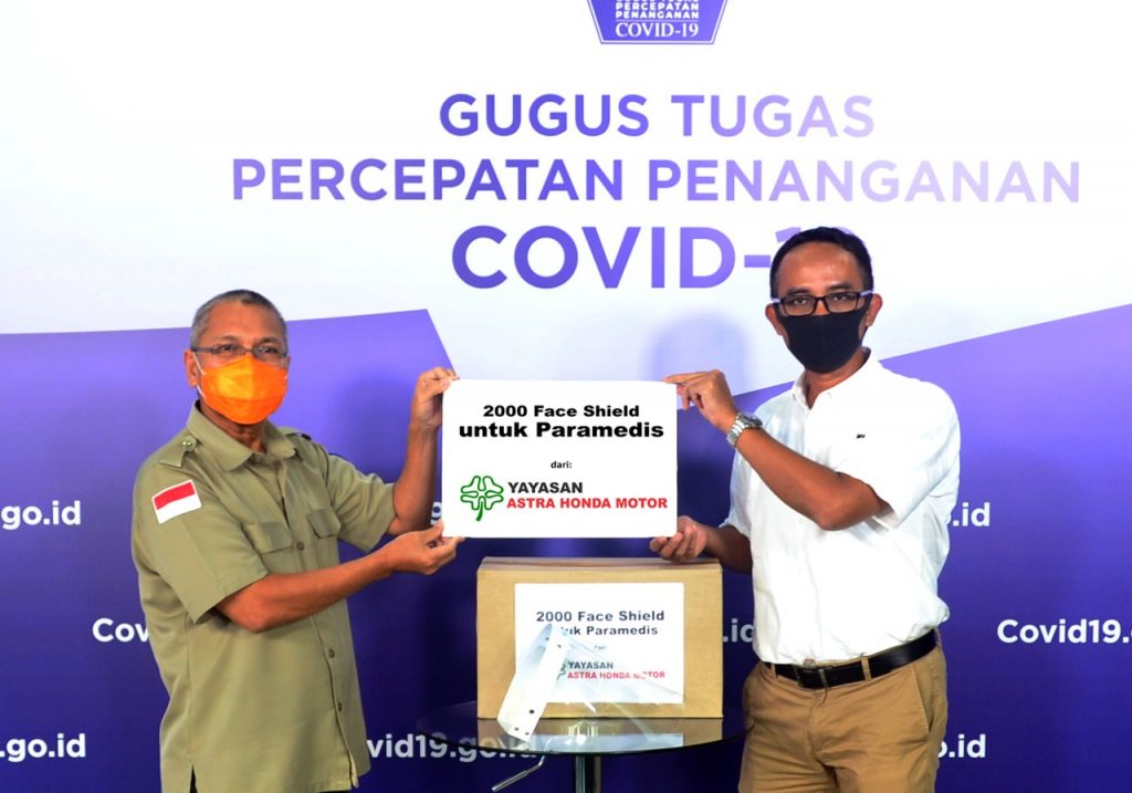 Dukung Tenaga Medis Lawan Covid-19, Yayasan AHM Donasikan Ribuan APD