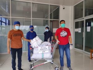 Telkomsel Area Pamasuka Donasikan 1.200 APD Untuk Tenaga Medis