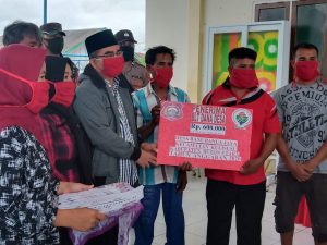 Salurkan BLT-DD di Desa Banubanua Jaya, Abu Hasan Sampaikan Pentingnya Protokol Kesehatan