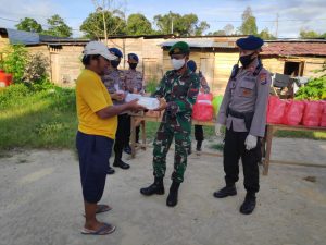 Sat Brimob Polda Sultra Bagikan 3000 Paket Berbuka Puasa ke Masyarakat