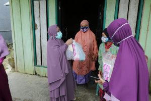 Persaudaraan Muslimah Kota Kendari Salukan Sembako Tahap Ketiga