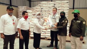PJ Sekda Butur Terima Ribuan Ton Beras dari Pemprov Sultra