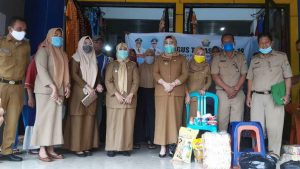 Pemkot Kendari Serahkan Bantuan Sembako dan APD Untuk Para Pedagang