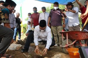 Wali Kota Kendari Letakkan Batu Pertama Pembangunan Dua Masjid di Kendari