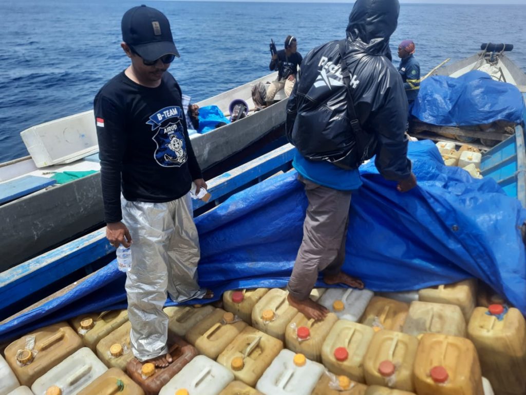 Polda Sultra Amankan Delapan Ton Minyak Tanah Diduga Ilegal di Perairan Labengki