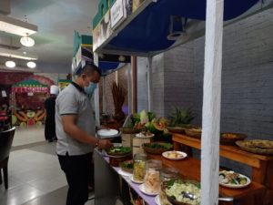 Makan Sepuasnya di Teras Ramadhan Claro Kendari