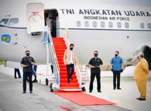 Tiba di Kendari, Kadin Sultra Sambut Kendatangan Presiden RI