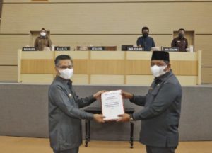 Wali Kota Serahkan Perubahan KUA-PPAS APBD 2021 ke DPRD kota kendari