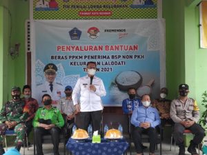 Wali Kota Kendari Salurkan Langsung Bantuan PPKM di Kelurahan Lalodati