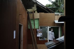 Korban Bencana Puting Beliung Terima Bantuan dari Wali Kota Kendari