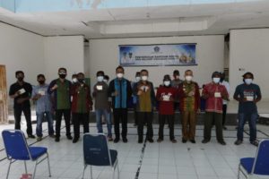 Wali Kota Kendari Serahkan Bantuan Kepada 790 Nelayan di Abeli dan Nambo