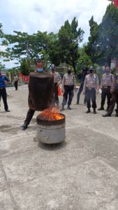 Damkar Kendari Gelar Simulasi Penanganan Kebakaran di Telkom