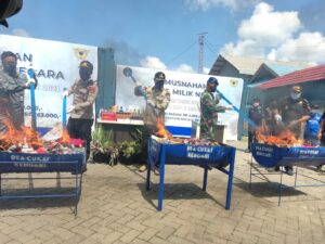 Bea Cukai Kendari Musnahkan Miras dan 3 Juta Batang Rokok Ilegal Senilai 4 Miliar Rupiah