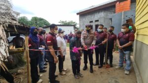 IKABA Polri TTNT-ASADE 2002 Polda Sultra Renovasi Dua Rumah Warga Kurang Mampu di Ranomeeto