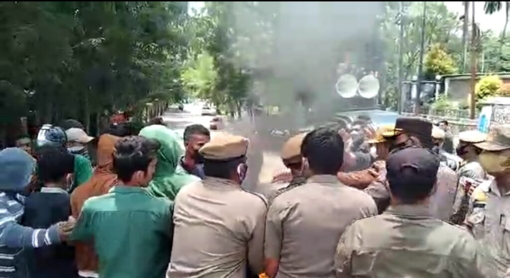 Seorang Jurnalis di Aniaya Satpol PP Saat Meliput Aksi Unras di Kendari