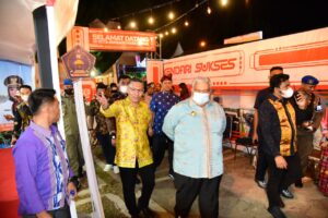 Didampingi Wali Kota Sulkarnain, Gubernur Sultra Kunjungi Stand Pameran Pemkot Kendari