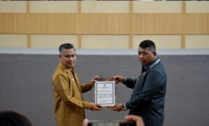 Wali Kota Kendari Serahkan Raperda Pertanggungjawaban Pelaksanaan APBD 2021