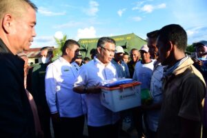 Kunjungi Lokasi Kebakaran di Bungkutoko, Wali Kota Kendari Salurkan Bantuan Kepada para Korban