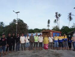 PT GKP, PT TMP dan PPWS Beri Bantuan Korban Kebakaran di Sawapatani Wawonii