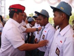 Pj Gubernur Sultra Andap Budhi Revianto Sumbangkan 2000 Paket Sembako Gratis dan Resmikan Program Jaminan Sosial di Muna Barat