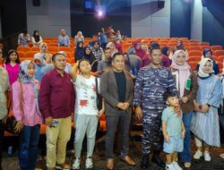 Apresiasi Karya Sineas Lokal, Keluarga Besar Lanal Kendari Nobar Film Mosonggi