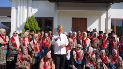 Bupati Abd Azis Lepas Keberangkatan 20 Peserta Umroh Gratis Pemda Koltim