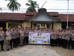 Biro SDM Polda Sultra Salurkan Bantuan Sosial untuk Korban Banjir di Asrama Polsek Kemaraya