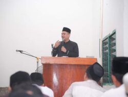 Awali Safari Ramadha di Ueesi, Bupati Koltim Serahkan Bantuan Rumah Ibadah