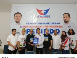 Optimis Maju Pilwali Kendari, Asmawa Tosepu Ambil Formulir di Perindo