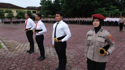 Polda Sultra Beri Penghargaan kepada Personel atas Dedikasi dan Prestasi Gemilang