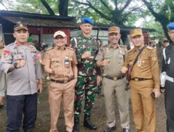 Personel Polresta Kendari BackUp SatPol PP Tertibkan Lapak UMKM di Pelataran Tugu Eks MTQ Kendari