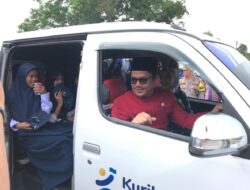Peringati Hardiknas 2024, Bupati Koltim Resmikan Pengoperasian Bus Sekolah Gratis
