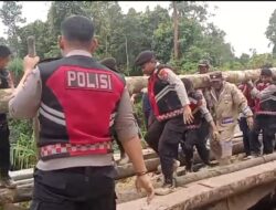 Gotong Royong Polres Konawe Bersama Warga Kecamatan Meluhu dan Desa Lamelai Perbaiki Jalan dan Membuat Jembatan Kayu