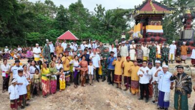 Bupati Koltim Bersama Dandim Mulai Pembangunan Pagar Pura Dalem Adat Dwitawana
