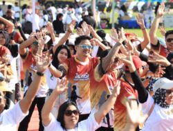 Pasangan Asmara Turut Meriahkan Jalan Santai KPU Koltim