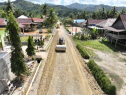 Bupati Abd Azis Tinjau Pengerjaan Jalan Usaha Tani dan Pengaspalan Lorong Makassar