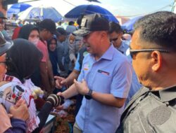 Berkunjung di Pasar Ikan Sodoha, ASR Disambut Para Pedagang dan Pembeli